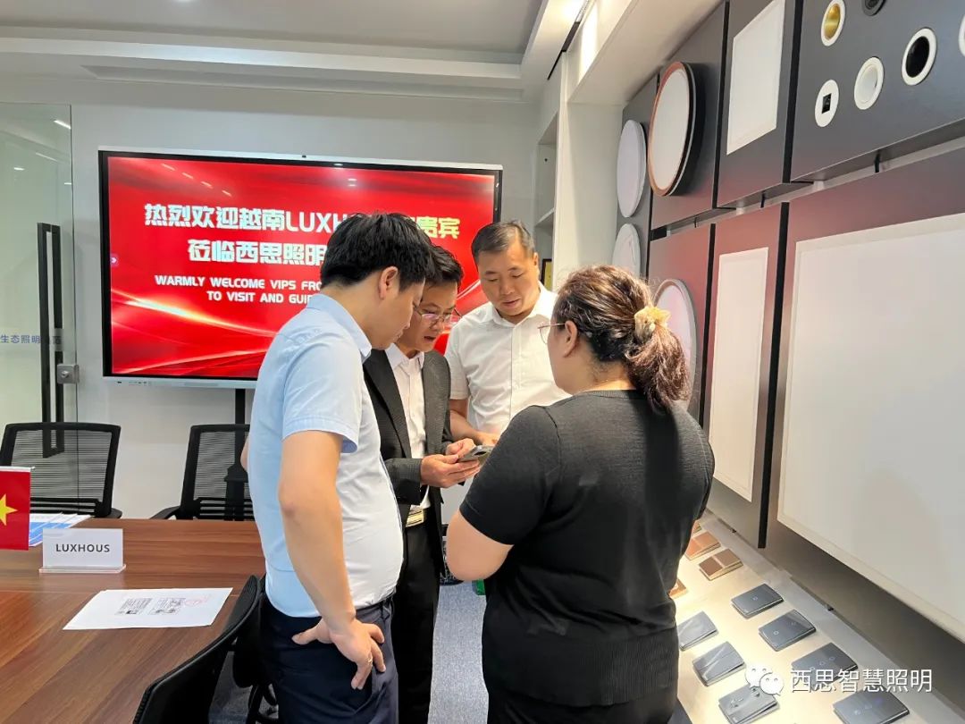 热烈祝贺越南LUXHOUSE贵宾杨总，，，，，乐成签约成为亚洲必赢照明越南区域总署理！-公司新闻-亚洲必赢照明官网