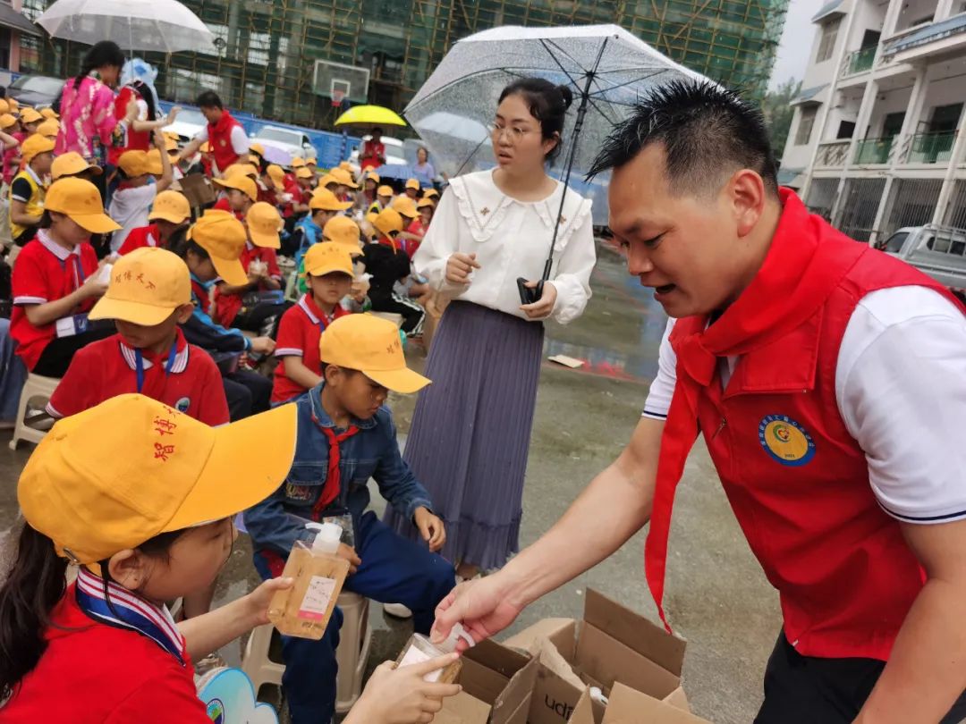 亚洲必赢照明2023捐赠广西融水大浪镇中心小学爱心公益活动-公司新闻-亚洲必赢照明官网
