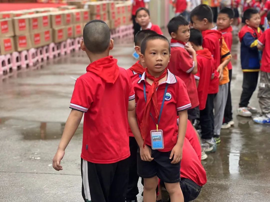 亚洲必赢照明2023捐赠广西融水大浪镇中心小学爱心公益活动-公司新闻-亚洲必赢照明官网