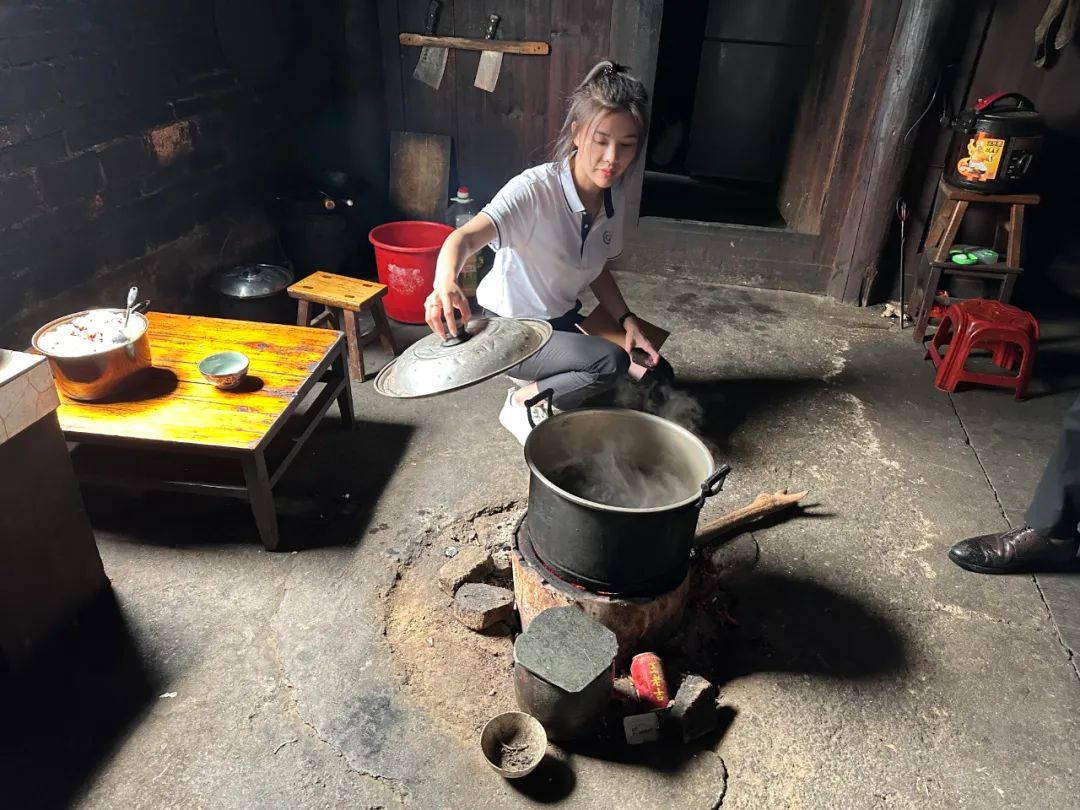 亚洲必赢照明2023捐赠广西融水大浪镇中心小学爱心公益活动-公司新闻-亚洲必赢照明官网